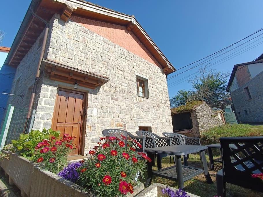 Romantico Acogedor Apartamento En Llanes Exterior photo